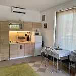 Lucky Apartmanhaz * Балатонлелле