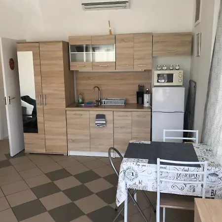 Lucky Apartmanhaz *