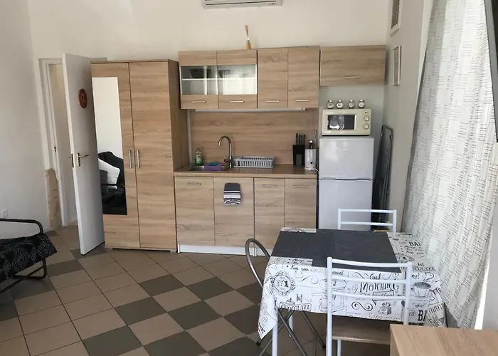 Lucky Apartmanhaz *