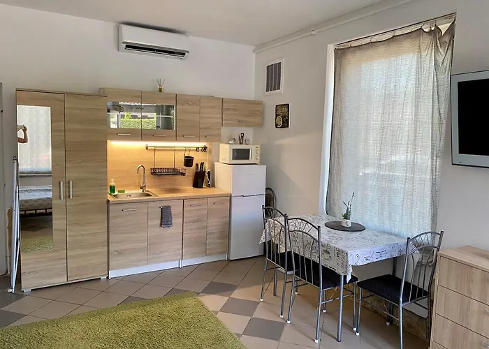 Lucky Apartmanhaz * Balatonlelle
